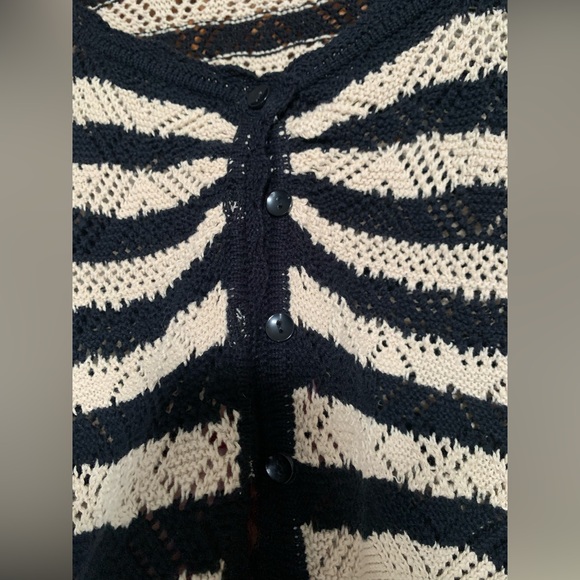 Maxi skirt and cardigan crochet set.
Cream and black in colour - Picture 7 of 8